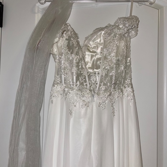 White dress - Picture 10 of 14